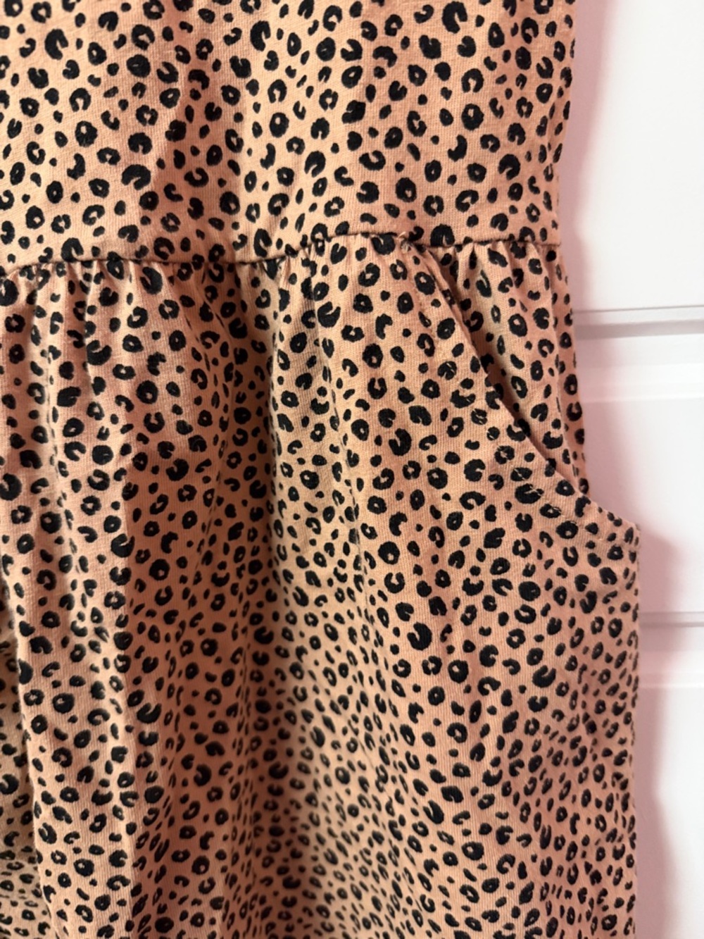Cat and Jack Girls' Tan Leopard Print Short Sleeve Dress XS(4/5) - Picture 4 of 6